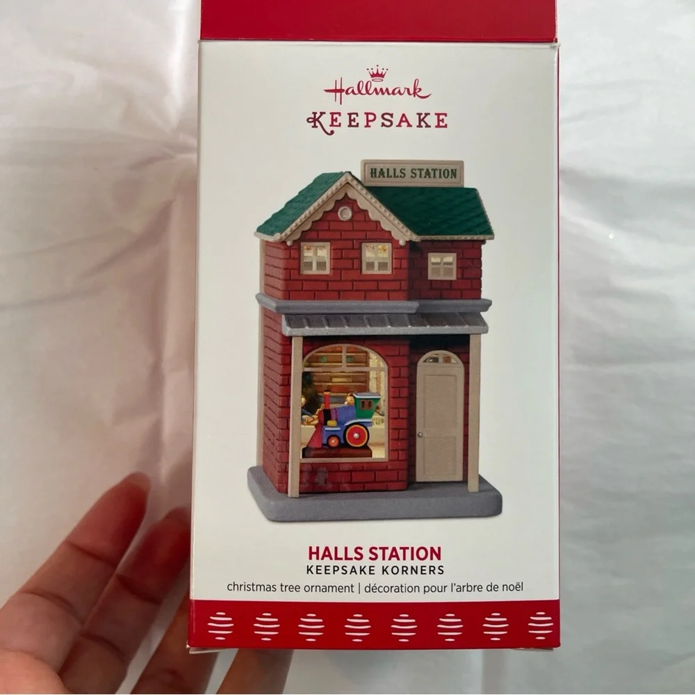 2017 Hallmark Christmas Tree Ornament Halls Station Keepsake Korners NIB
